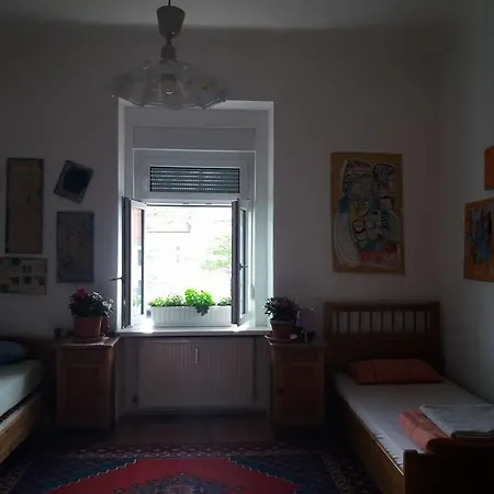 Arthostel Cultralacuntra Hostel